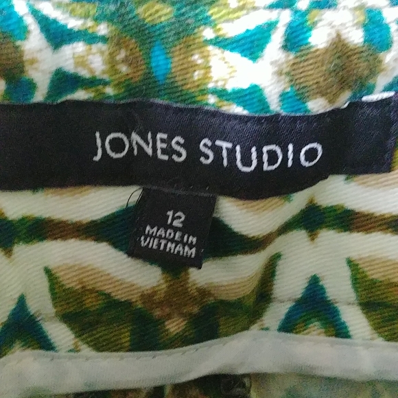 Pants, size 12, 99% Cotton, 1% Elastane with no pockets. - Picture 4 of 5